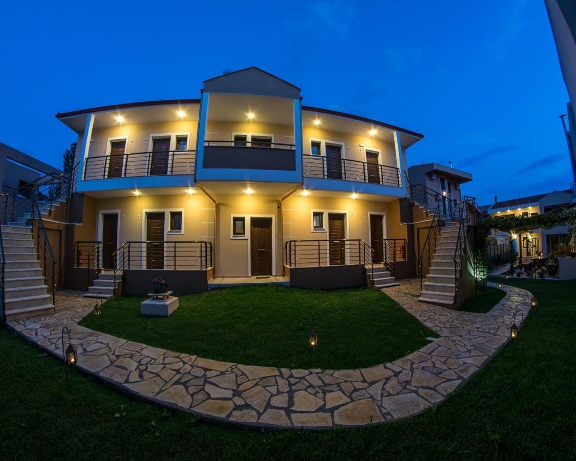Dafni'S Seaside Luxury Studios Nikiti  Exterior photo