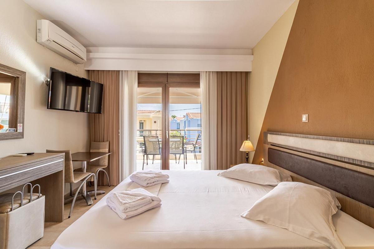 Dafni'S Seaside Luxury Studios Nikiti  Exterior photo
